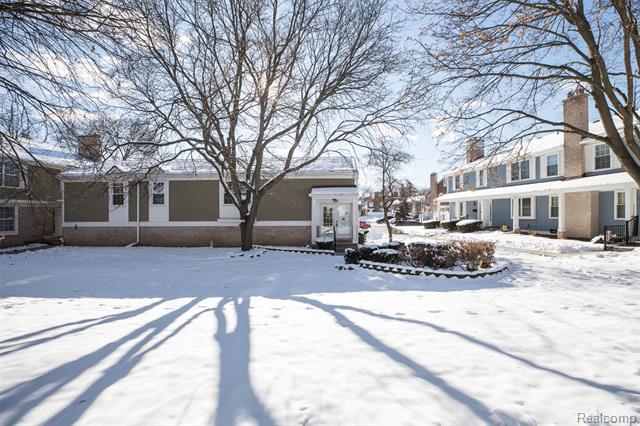 front view for 20940 E Glen Haven Cir, Northville, Mi. 48167