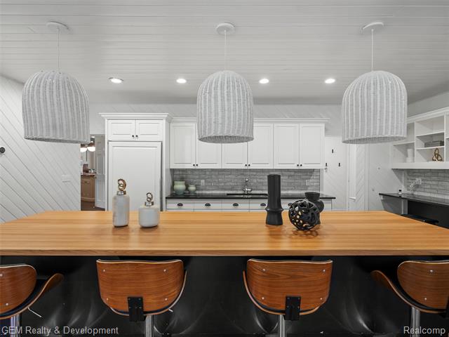 Builiding view eleven for 1900 Tiverton, Bloomfield Hills, MI. 48304