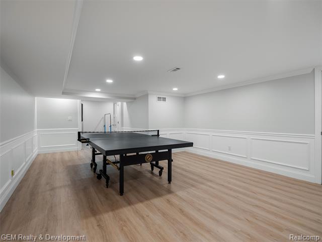 Builiding view fifty eight for 1900 Tiverton, Bloomfield Hills, MI. 48304