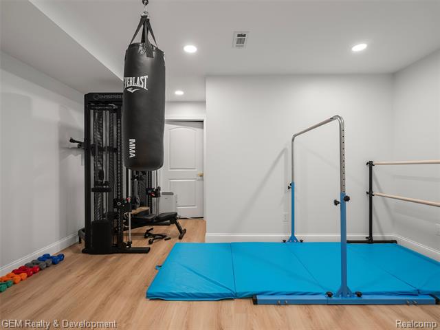 Builiding view fifty nine for 1900 Tiverton, Bloomfield Hills, MI. 48304