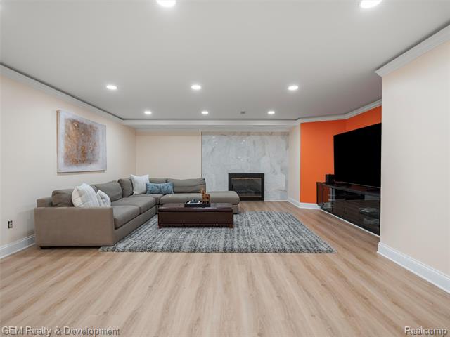 Builiding view fifty one for 1900 Tiverton, Bloomfield Hills, MI. 48304