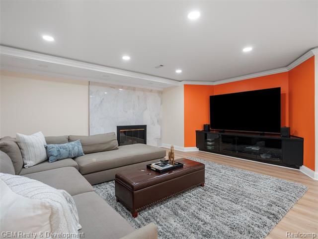 Builiding view fifty two for 1900 Tiverton, Bloomfield Hills, MI. 48304