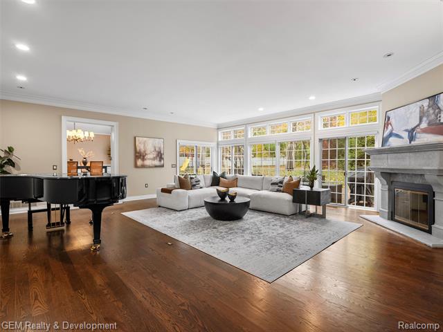 Builiding view five for 1900 Tiverton, Bloomfield Hills, MI. 48304