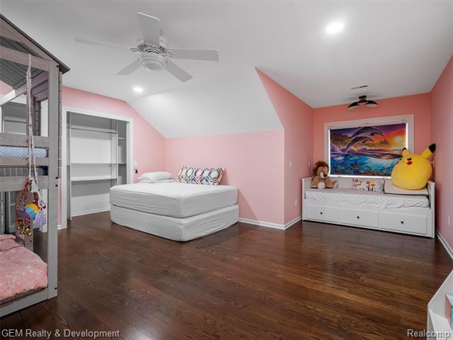 Builiding view forty five for 1900 Tiverton, Bloomfield Hills, MI. 48304