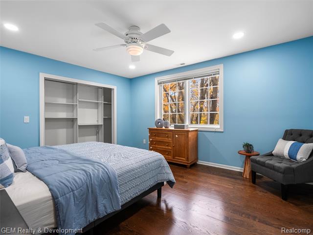 Builiding view forty two for 1900 Tiverton, Bloomfield Hills, MI. 48304