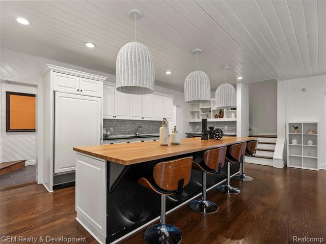 Builiding view nine for 1900 Tiverton, Bloomfield Hills, MI. 48304