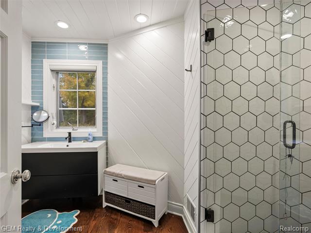 Builiding view seventeen for 1900 Tiverton, Bloomfield Hills, MI. 48304