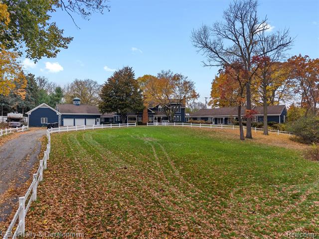 Builiding view sixty nine for 1900 Tiverton, Bloomfield Hills, MI. 48304