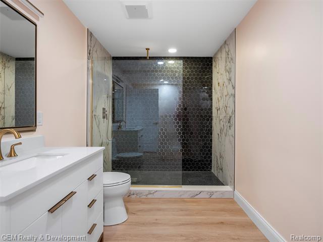 Builiding view sixty one for 1900 Tiverton, Bloomfield Hills, MI. 48304