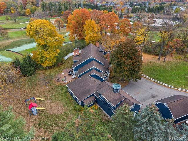 Builiding view sixty three for 1900 Tiverton, Bloomfield Hills, MI. 48304