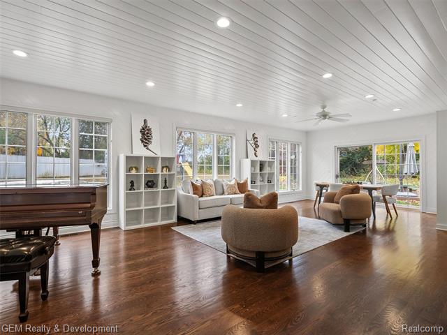 Builiding view thirteen for 1900 Tiverton, Bloomfield Hills, MI. 48304