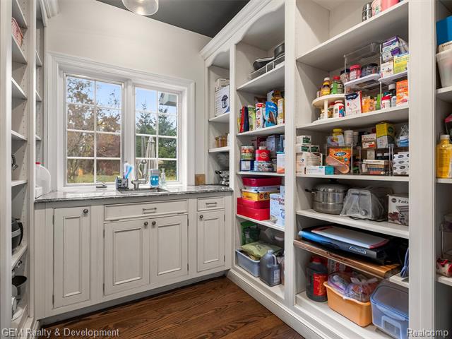 Builiding view twenty eight for 1900 Tiverton, Bloomfield Hills, MI. 48304