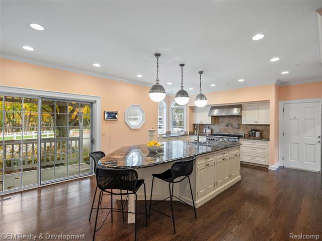 Builiding view twenty five for 1900 Tiverton, Bloomfield Hills, MI. 48304