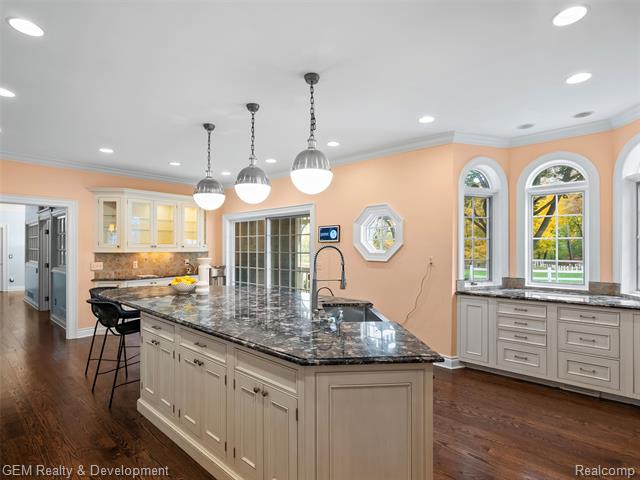 Builiding view twenty four for 1900 Tiverton, Bloomfield Hills, MI. 48304