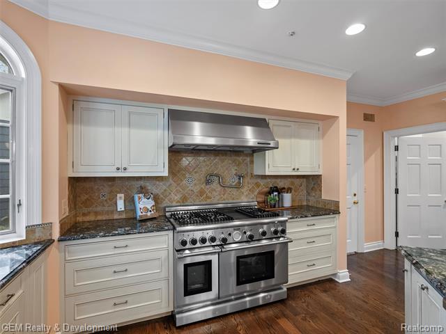 Builiding view twenty six for 1900 Tiverton, Bloomfield Hills, MI. 48304