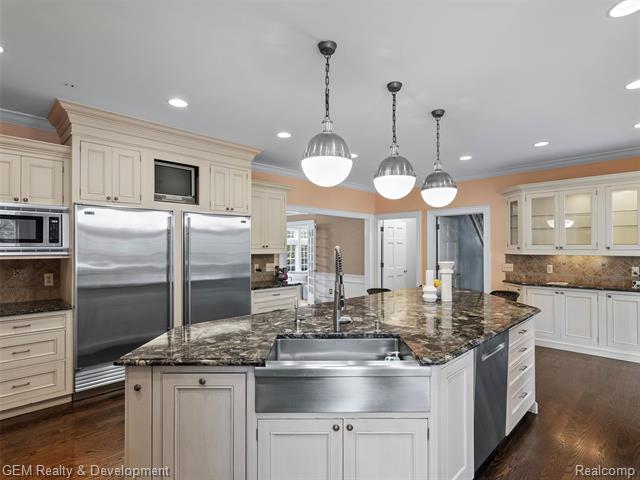 Builiding view twenty three for 1900 Tiverton, Bloomfield Hills, MI. 48304