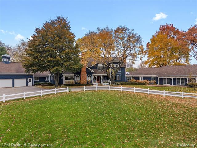 front view for 1900 Tiverton Rd, Bloomfield Hills, Mi. 48304