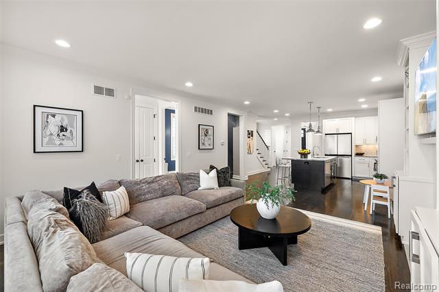 Builiding view fifteen for 1544 Ruffner, Birmingham, MI. 48009