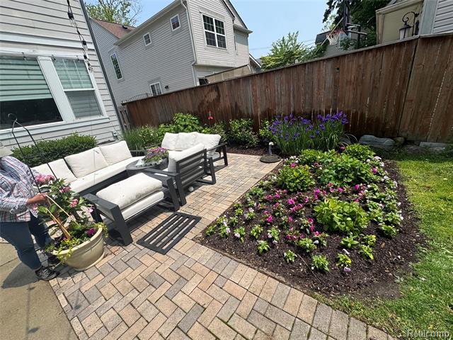 Builiding view forty four for 1544 Ruffner, Birmingham, MI. 48009