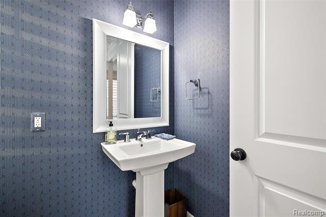 Builiding view seventeen for 1544 Ruffner, Birmingham, MI. 48009