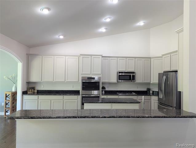 Builiding view ten for 23790 Millwood, South Lyon, MI. 48178