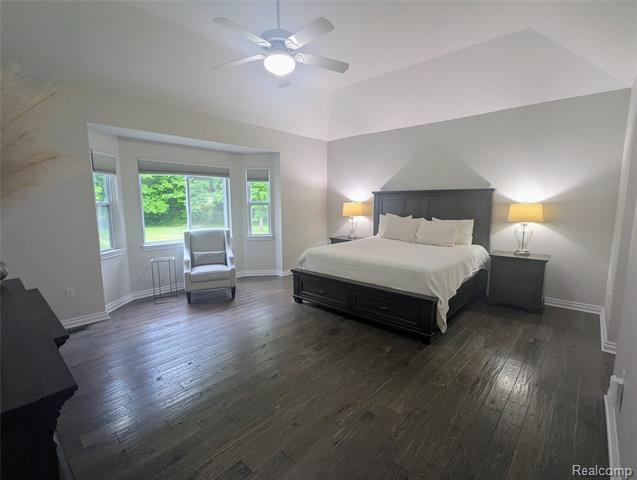 Builiding view twenty for 23790 Millwood, South Lyon, MI. 48178