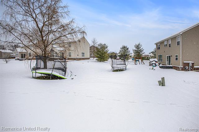 Builiding view twenty three for 59696 Twin Pines, New Hudson, MI. 48165