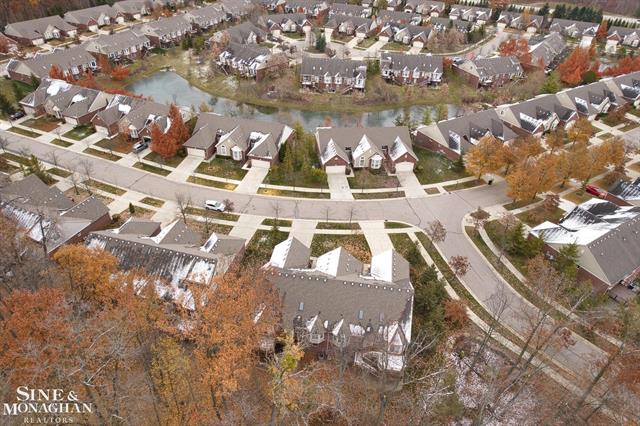 Builiding view thirty three for 40618 Lenox Park, Novi, MI. 48377