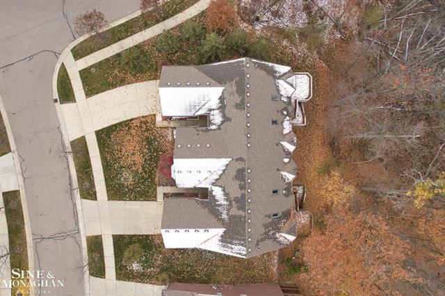 Builiding view thirty two for 40618 Lenox Park, Novi, MI. 48377