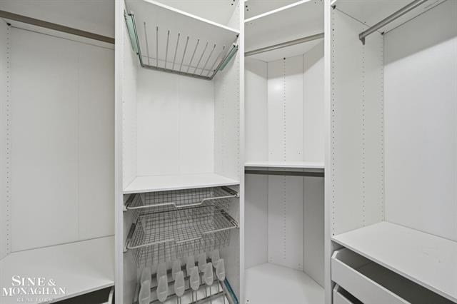 Builiding view twenty two for 40618 Lenox Park, Novi, MI. 48377