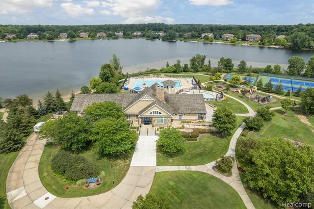 Builiding view forty seven for 50371 Langley, Novi, MI. 48374