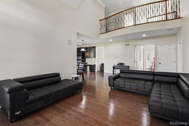 Builiding view ten for 50371 Langley, Novi, MI. 48374