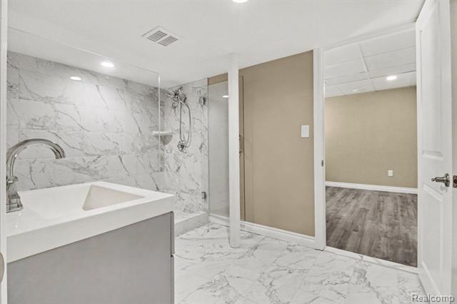 Builiding view thirty two for 50371 Langley, Novi, MI. 48374