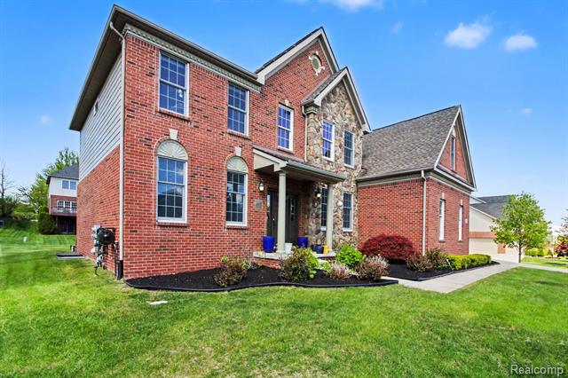 Builiding view three for 50371 Langley, Novi, MI. 48374