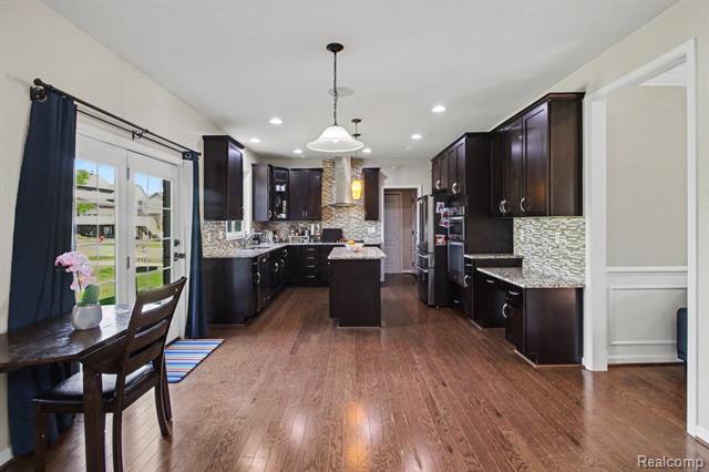 Builiding view twelve for 50371 Langley, Novi, MI. 48374