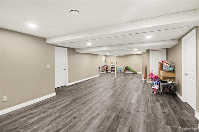 Builiding view twenty five for 50371 Langley, Novi, MI. 48374