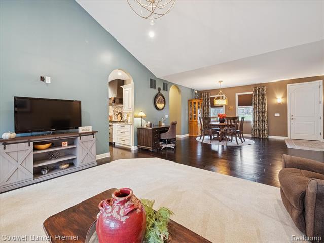 Builiding view fifteen for 214 Presidio, Ortonville, MI. 48462