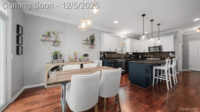 Builiding view ten for 838 Coolidge, Clawson, MI. 48017