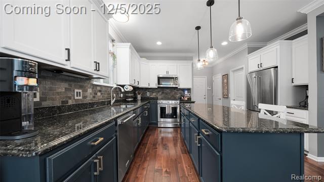 Builiding view thirteen for 838 Coolidge, Clawson, MI. 48017