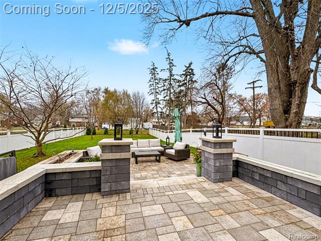 Builiding view thirty five for 838 Coolidge, Clawson, MI. 48017