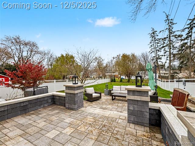 Builiding view thirty four for 838 Coolidge, Clawson, MI. 48017