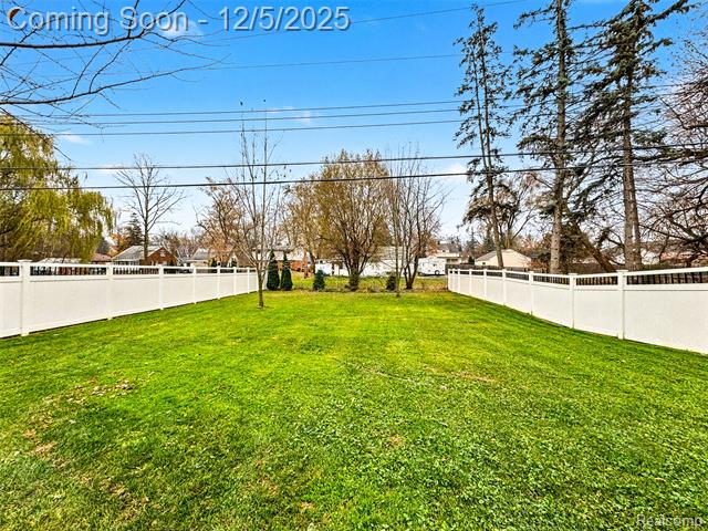 Builiding view thirty two for 838 Coolidge, Clawson, MI. 48017