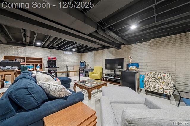 Builiding view twenty eight for 838 Coolidge, Clawson, MI. 48017