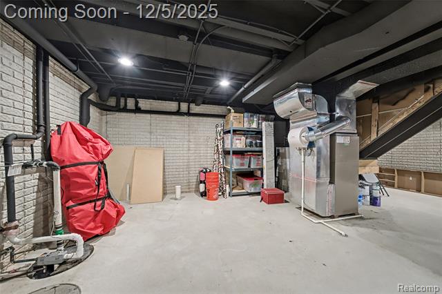 Builiding view twenty nine for 838 Coolidge, Clawson, MI. 48017