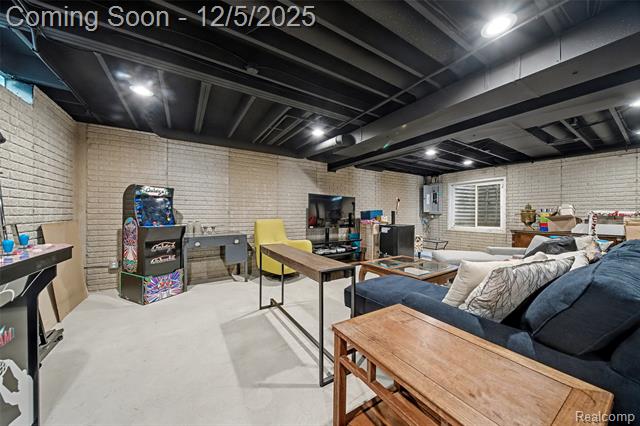 Builiding view twenty seven for 838 Coolidge, Clawson, MI. 48017