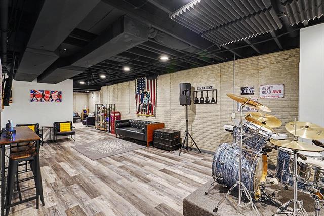 Builiding view twenty nine for 6147 Birchcrest, Commerce Township, MI. 48382