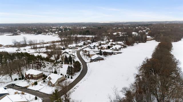 Builiding view seventy eight for 146 Crosbie, Lake Orion, MI. 48362