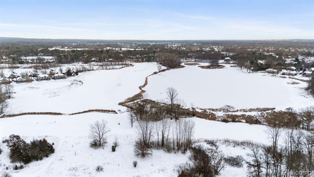 Builiding view seventy nine for 146 Crosbie, Lake Orion, MI. 48362