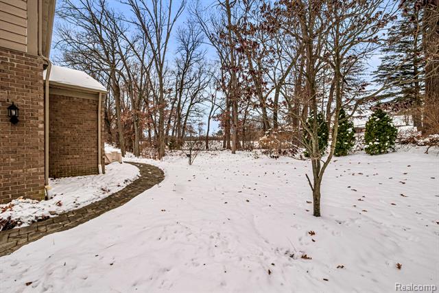 Builiding view sixty eight for 146 Crosbie, Lake Orion, MI. 48362