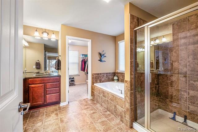 Builiding view thirty one for 146 Crosbie, Lake Orion, MI. 48362